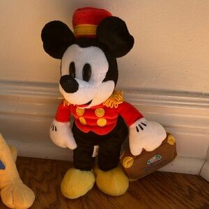 2/30$  - Disney Mickey Mouse Bellhop Plush & Pluto.